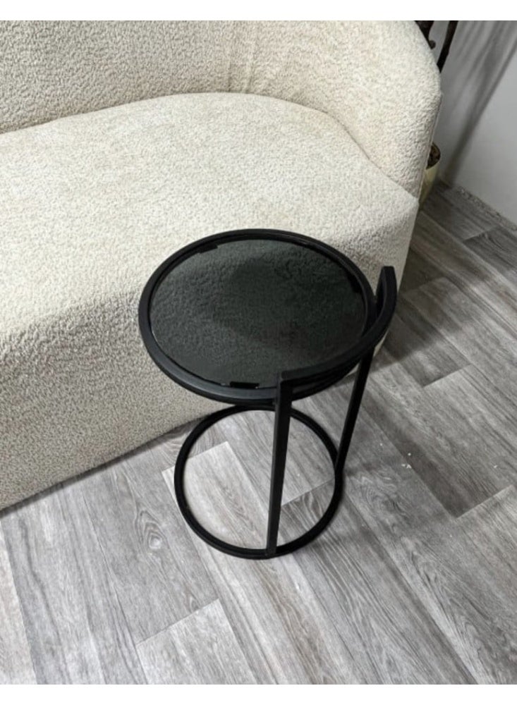 متجر نايس طاولة خدمة جانبية مودرن - هيكل حديد أسود وسطح زجاجي أسود فاخر - للقهوة والابتوب. - Image 3